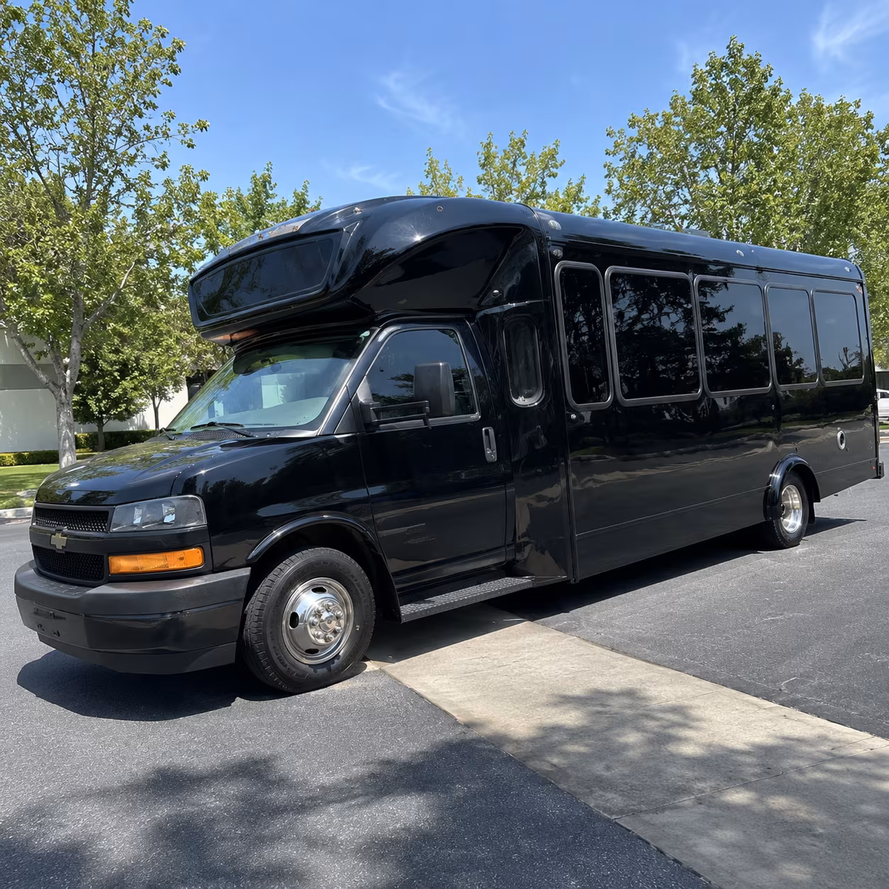 goose creek 15 passenger party bus