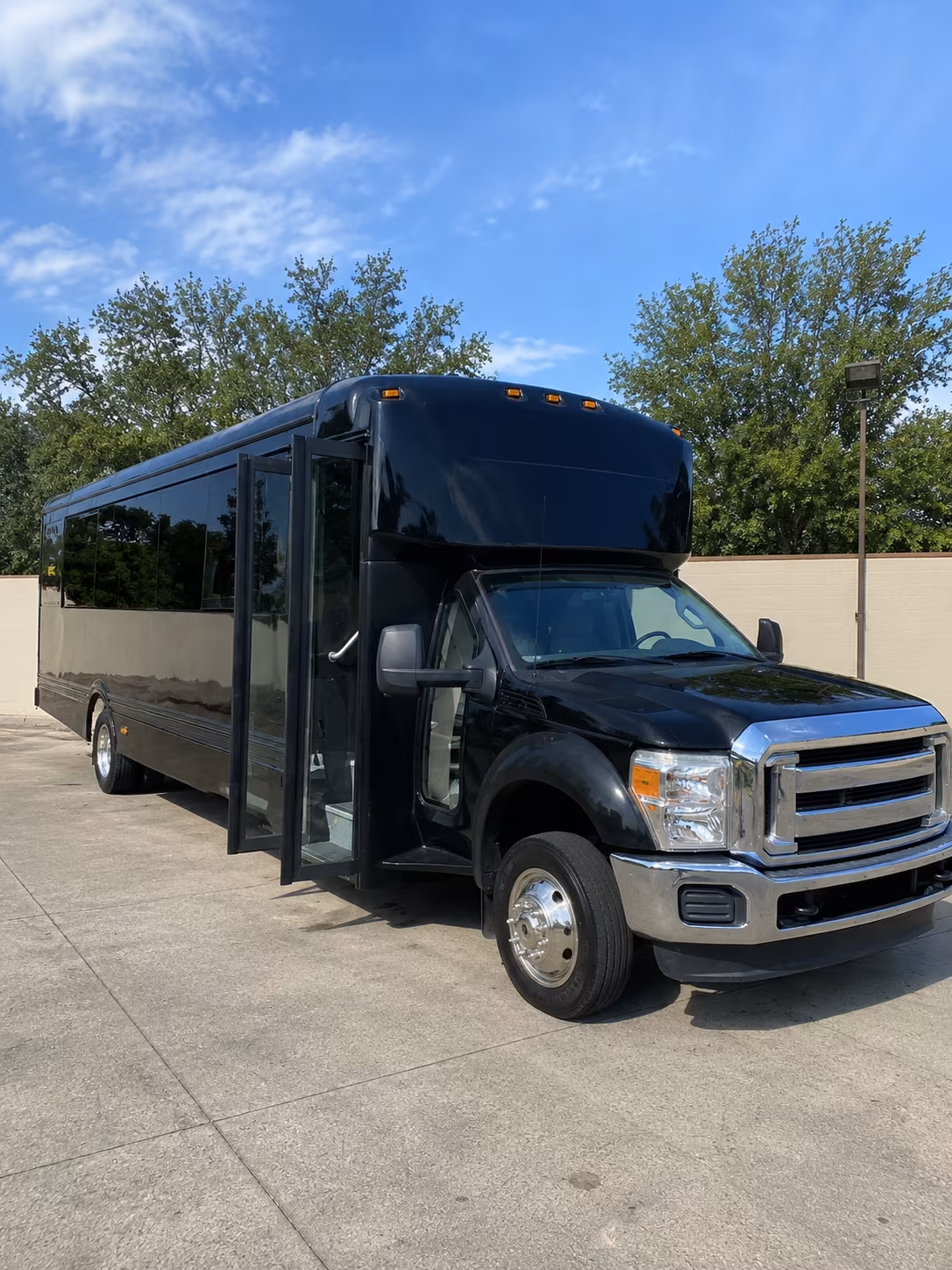 goose creek 20 passenger party bus